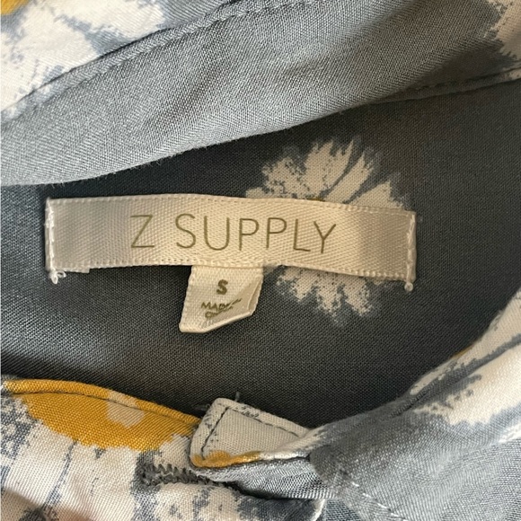 Z Supply Button down Top Green Floral Top Pocket detail | Small - Green Daisy - Picture 8 of 13